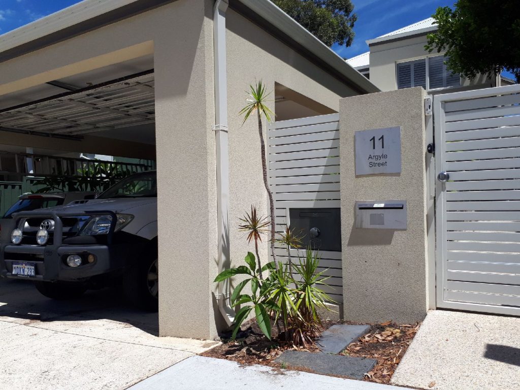 West-Leederville-Large-built-in-Brize-box