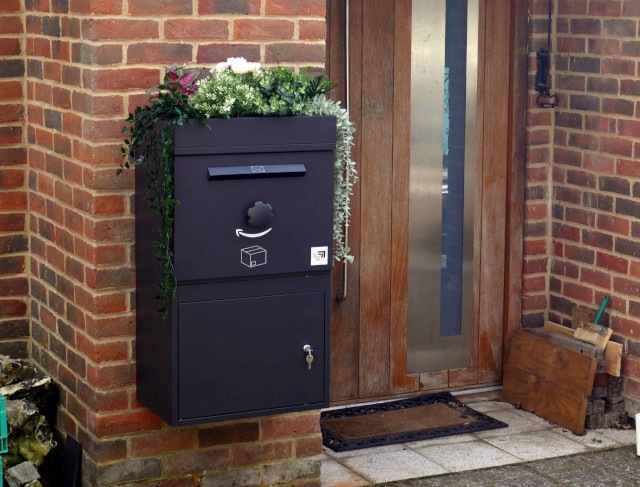 A Standalone Large unit witha Garden roof