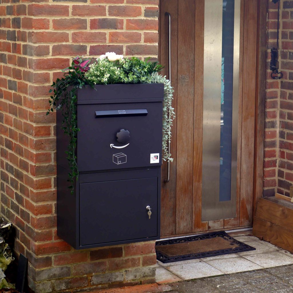 A beautiful parcel box, with a garden roof and lovely flowers