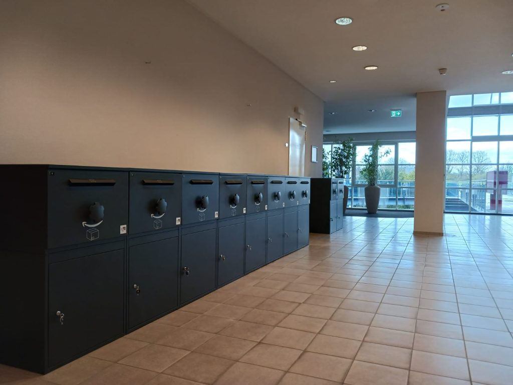 An impressive array of Ectra-Large parcel lockers at offices in the business district of Frankfurt