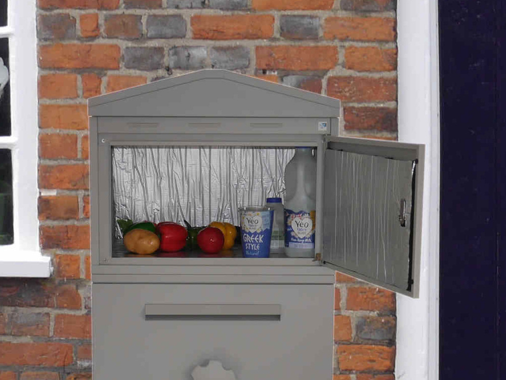 Extra-Large, Pitched roof, Cool box in Shale Grey in Bisham Village 4x3 halved